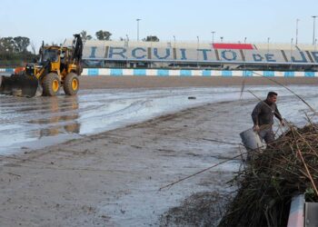 Actuando ya en una de las zonas afectadas por las lluvias / FOTO: circuito de Jerez