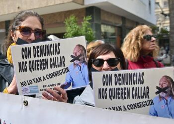 Concentrados en solidaridad con Vergara / FOTO: Eulogio García