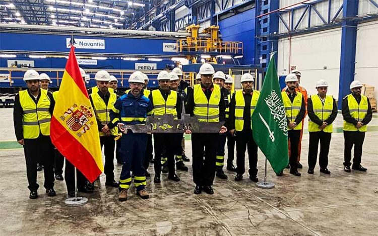 Posado durante el acto de corte de chapa / FOTO: Navantia