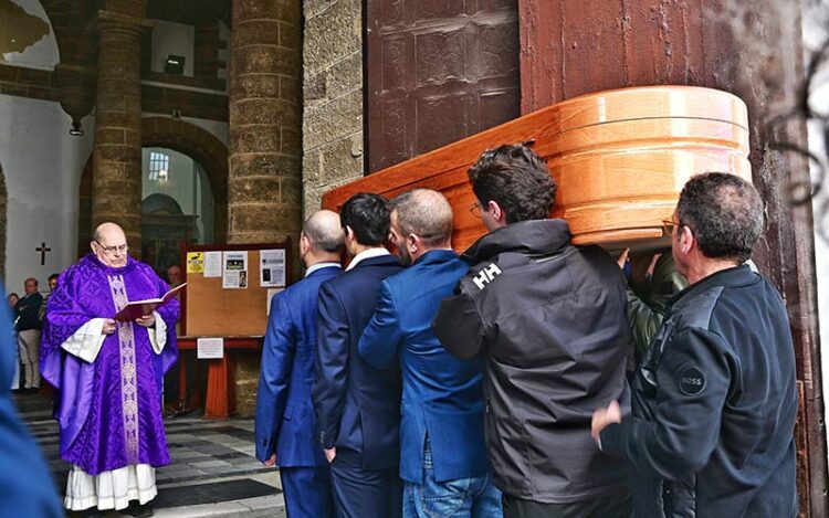 Funeral en la Parroquia de Santa Cruz / FOTO: Eulogio García