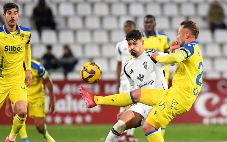 No fue el mejor partido de Ontiveros, ni del resto de cadistas / FOTO: Cádiz CF