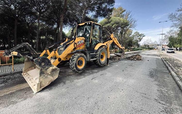 Primeros trabajos en la avenida urbana a adecentar / FOTO: Ayto.