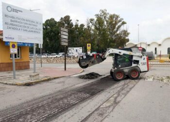 Los primeros operarios en la zona / FOTO: Ayto.