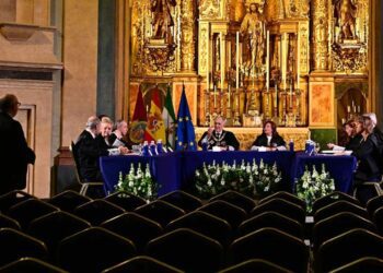 Un momento del pleno del TC en el altar del Oratorio / FOTO: Eulogio García