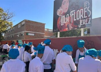 Protestando con clases en la calle / FOTO: IU