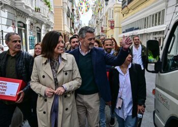 Ruiz Arana junto a Cavada en su paseo por la calle Ancha / FOTO: Eulogio García