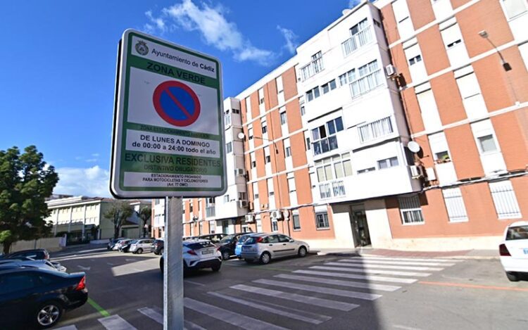 Señal marcando la zona verde en el barrio / FOTO: Eulogio García