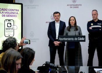 Presentando los usos de la aplicación adquirida por el Ayuntamiento / FOTO: Ayto.